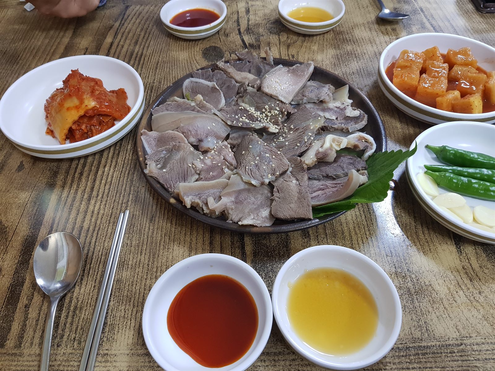 나주곰탕 하얀집 — 깔끔한 국물, 수육이 부드럽습니다