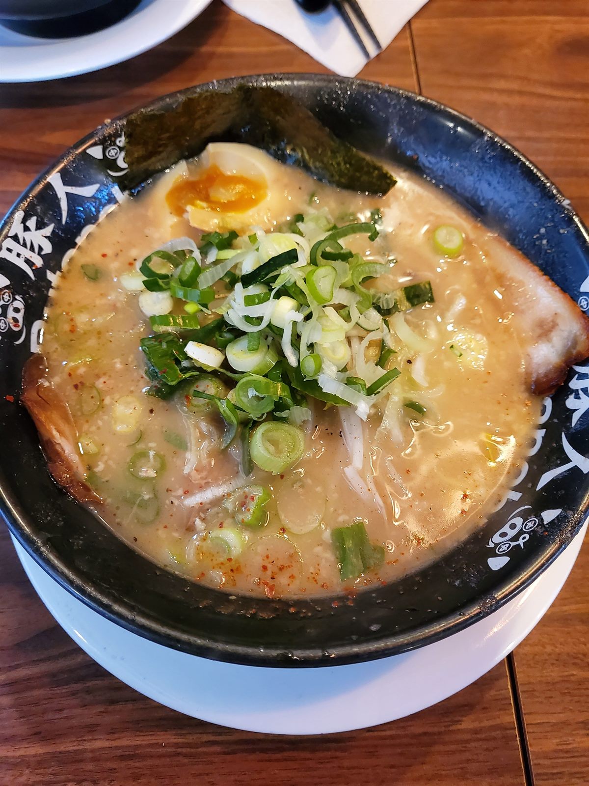부탄츄 홍대본점 — 면과 육수 농도를 골라 먹는 돈코츠 라멘