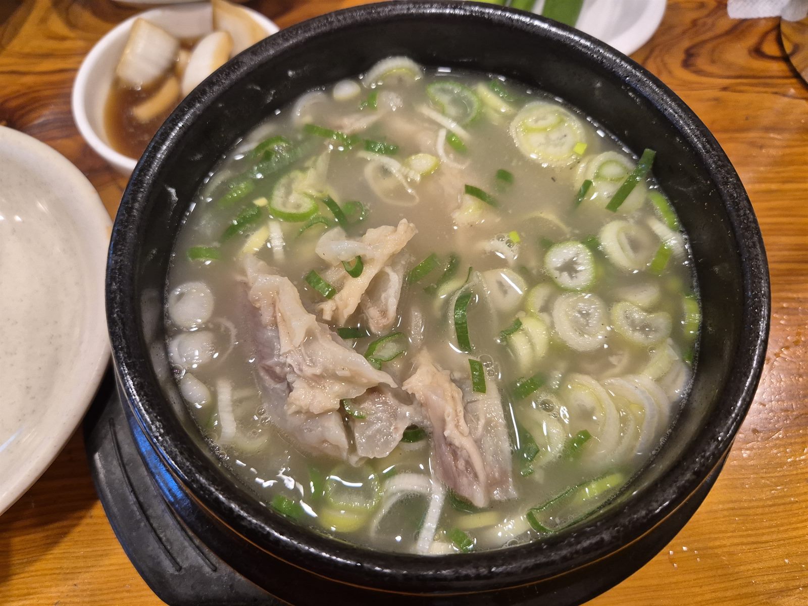 마포양지설렁탕 — 오래된 단골집, 파김치와 도가니탕