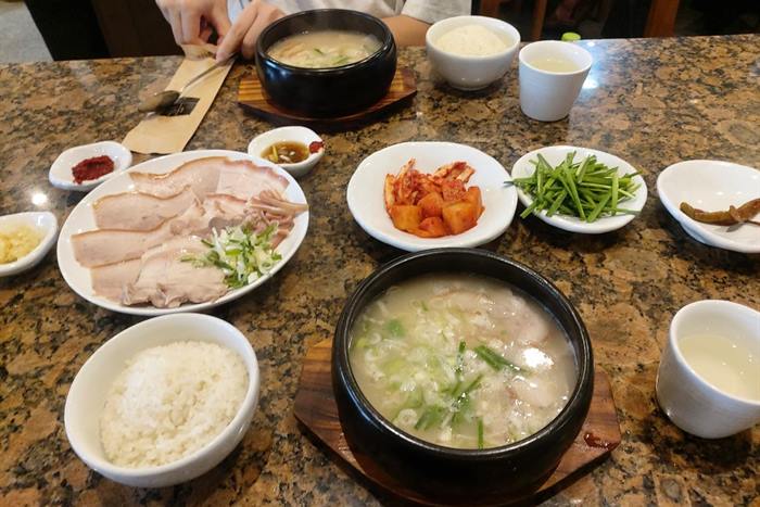 안목 — 미쉐린 빕 구르망 돼지국밥, 잡내가 없어 처음 먹어도 괜찮습니다
