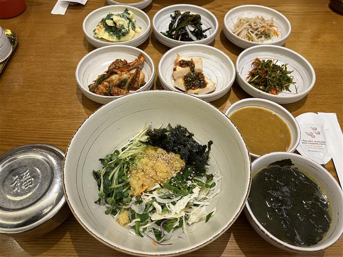 진상횟집 역삼직영점 — 해삼 내장 고노와다를 야채에 부어 비벼 먹는 2만 원 와다백반
